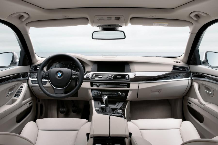  BMW 5-Series Touring 2010 года  (фото 23 из 75)